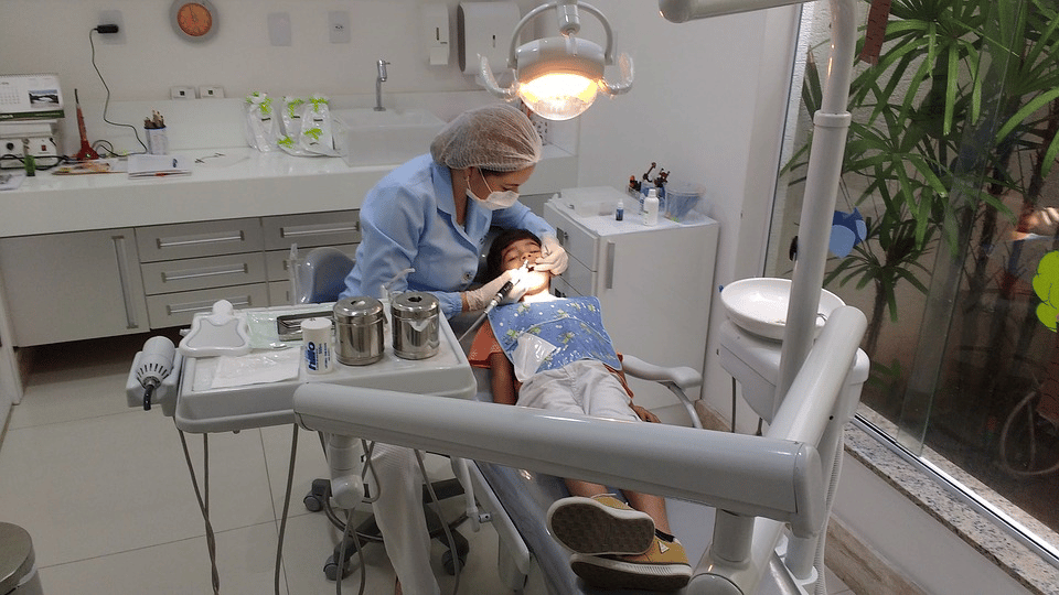 人口は減るのに歯科は増加！過当競争の中で開業した歯科医が失敗する理由とは